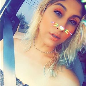 Meet your Posher, Dee